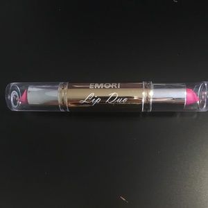 Light and Dark Pink Lipstick Duo